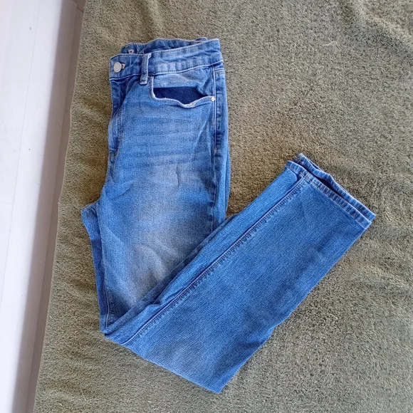 WHBM Slim Jeans Women Size 4 Medium Wash high rise - Picture 1 of 12